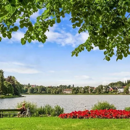 Modern Family With Mountain Views, Terrace & Free Parking Bergen