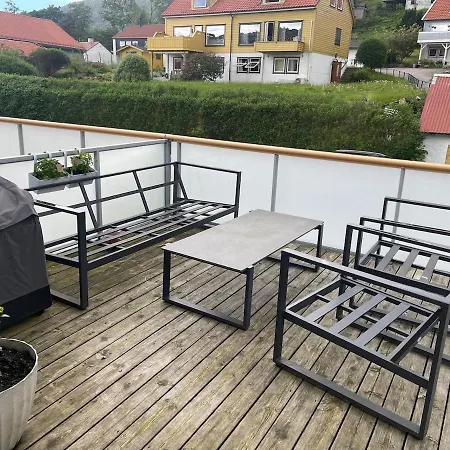 Modern Family With Mountain Views, Terrace & Free Parking *